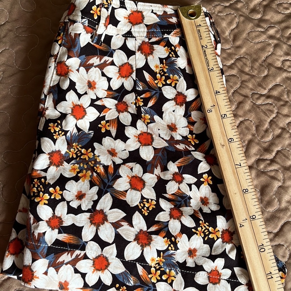 Francesca’s miami floral print shorts 🌺 - Picture 9 of 10